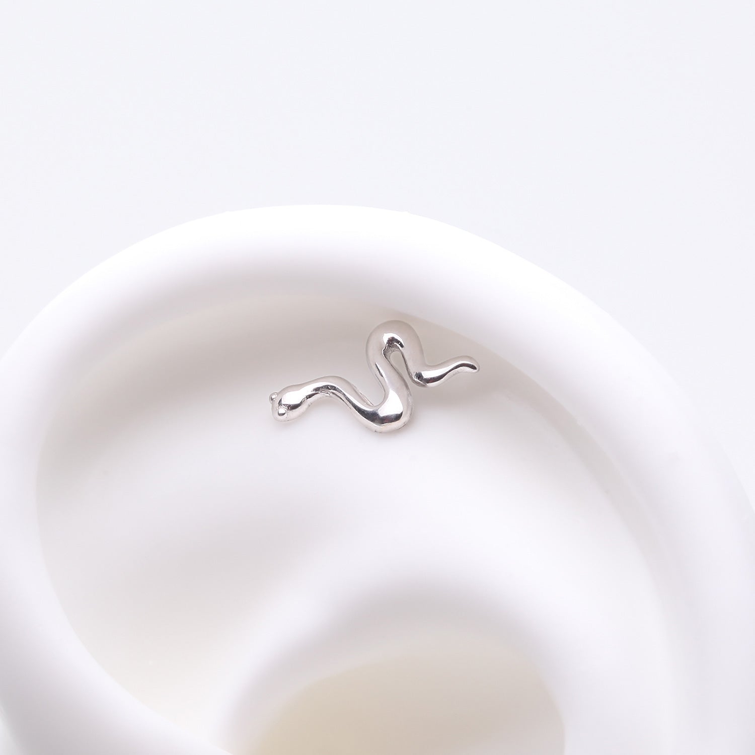 Detail View 1 of 14 Karat White Gold OneFit Threadless Slithering Snake Top Part