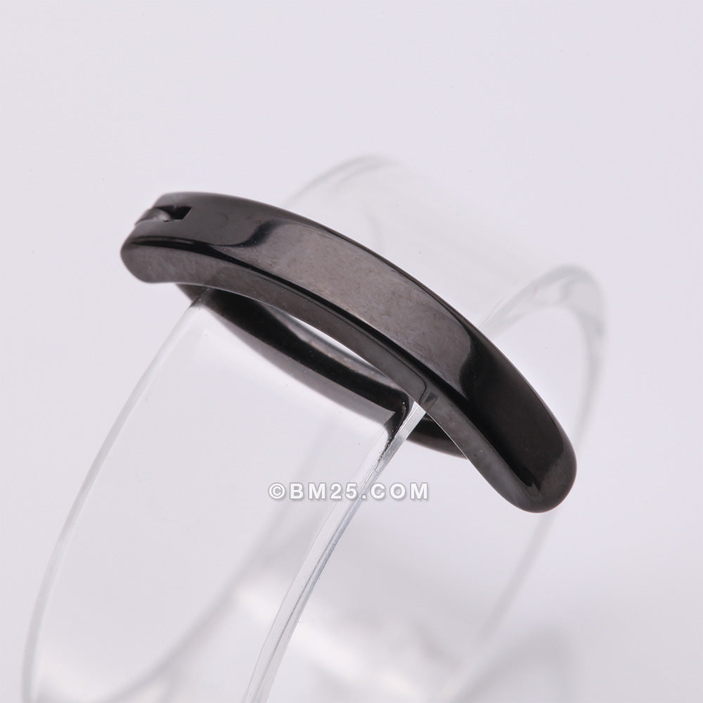 Detail View 1 of Implant Grade Titanium Blackline Minimalist Curved Bar Belly Clicker