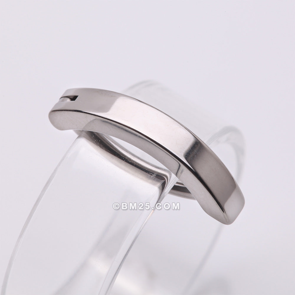 Detail View 1 of Implant Grade Titanium Minimalist Curved Bar Belly Clicker