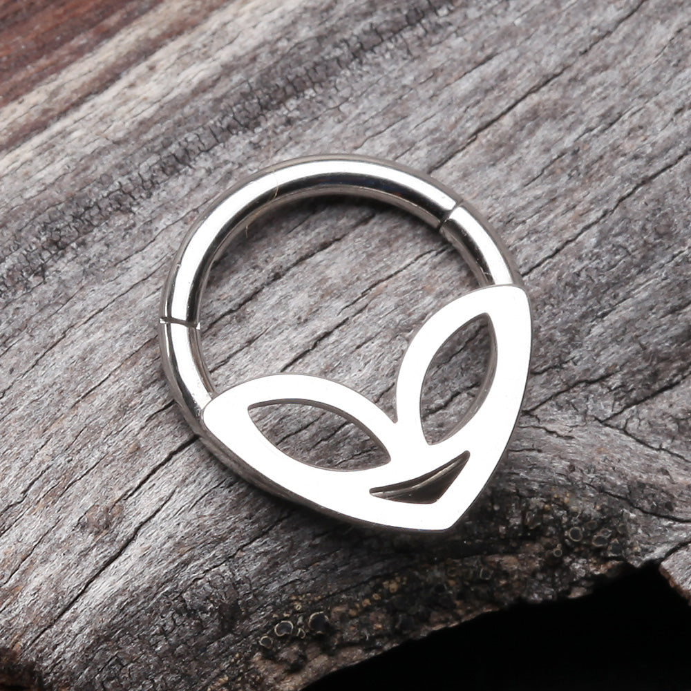 Detail View 2 of Retro Alien Head Segment Clicker Ring