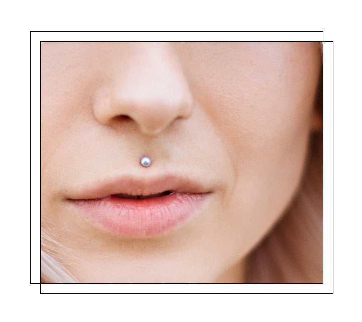 Located on the upper lip, centered in the middle of the lip through the philtrum and directly under the septum of the nose. Centered on the natural groove, a medusa piercing can be a subtle style statement on its own. It’s currently one of the fastest-growing trends in the world. It’s so popular because of its location and because it stands out, giving you a unique look!