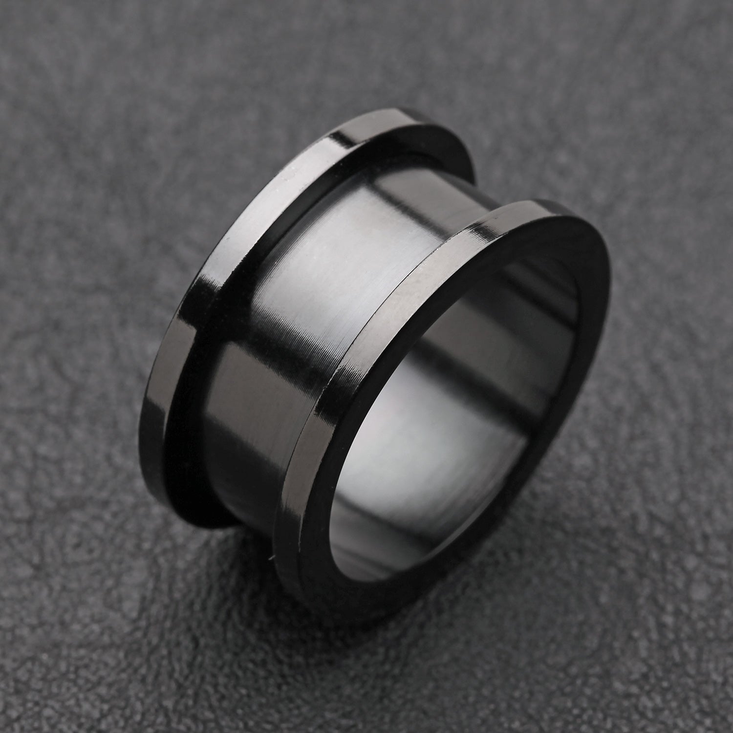A Pair of Blackline Steel Screw-Fit Ear Gauge Tunnel Plug